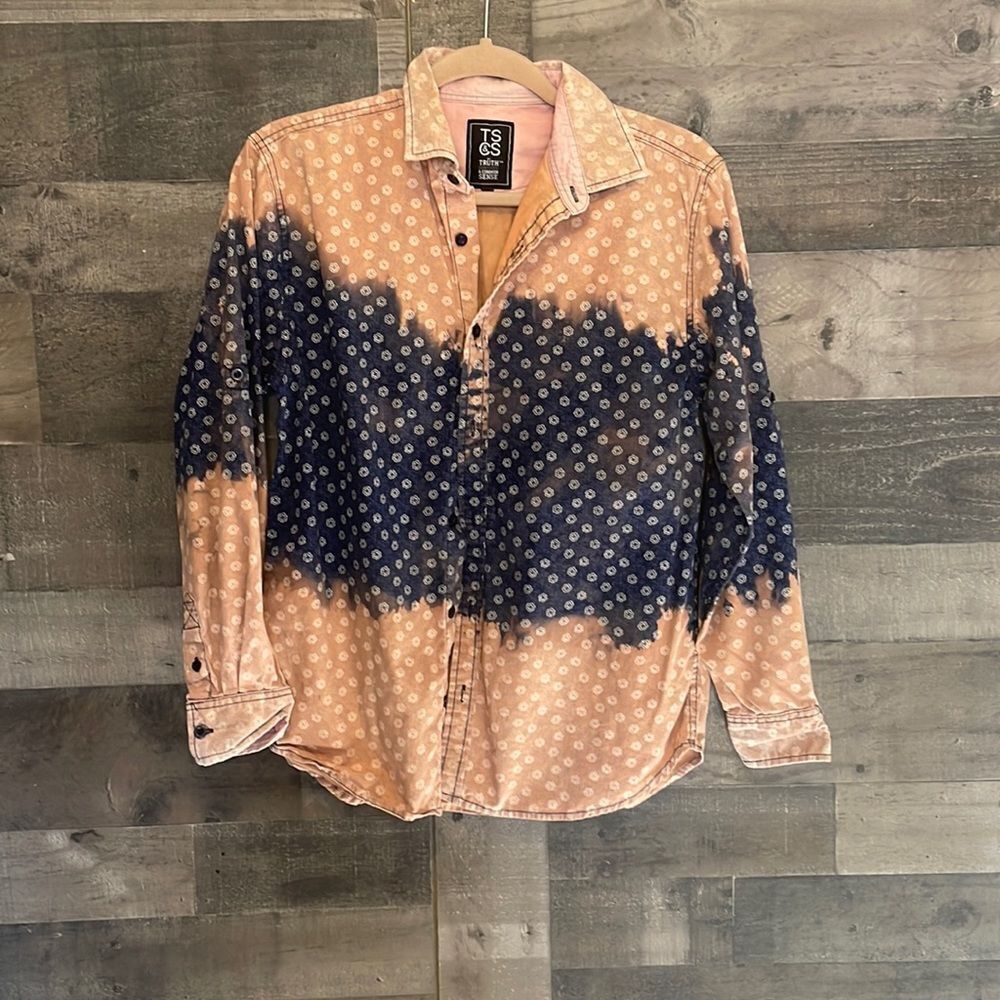 TS&CS Button Up Top, Bleached design Sz L
